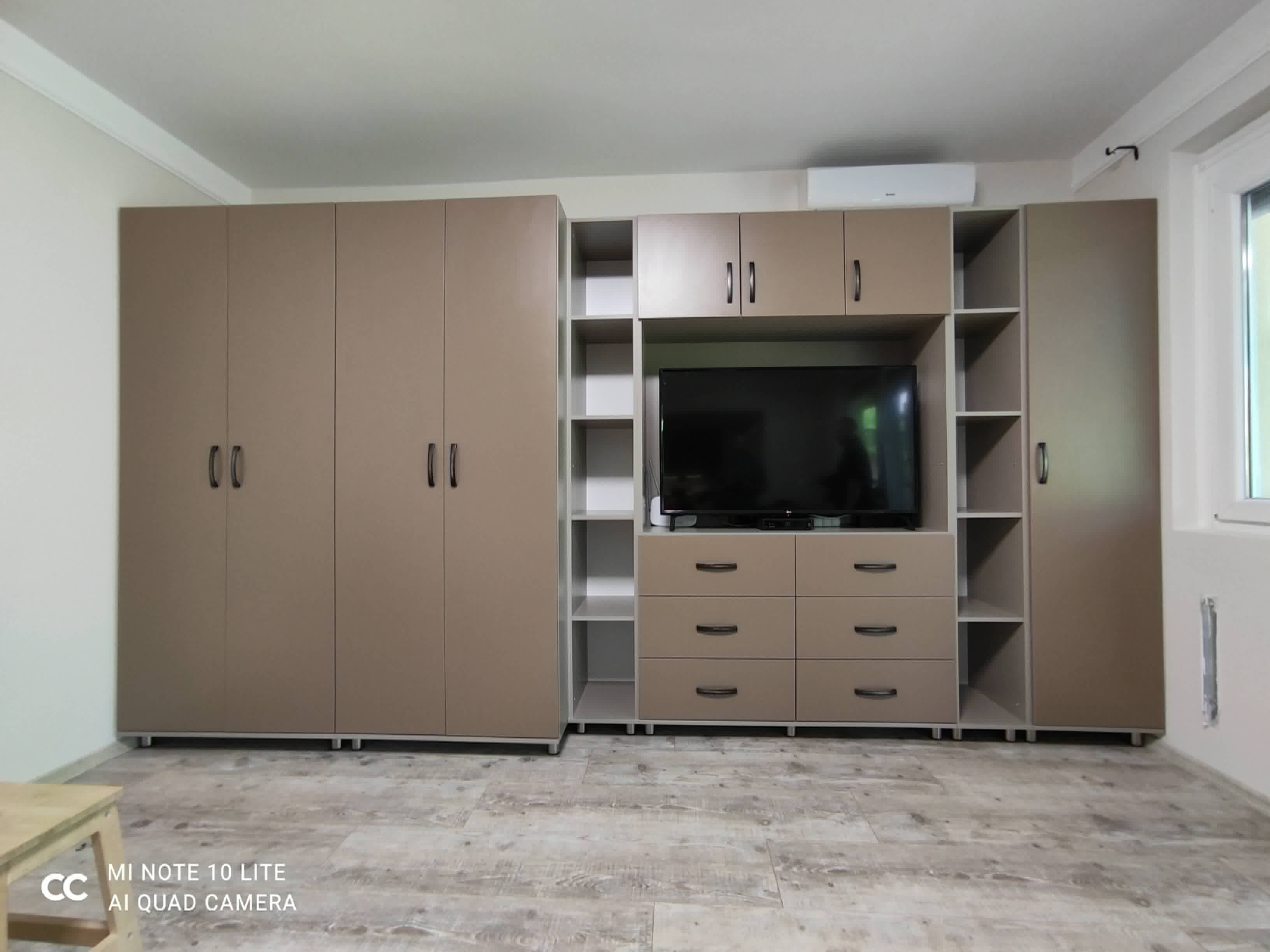 Méretre gyártott beépített gardróbszekrény Gyula - LaminArt